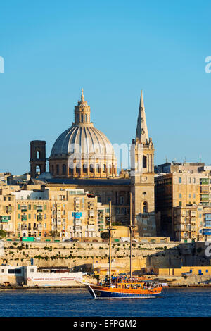 St. Paul's Anglican Cathedral et église des Carmes, La Valette, Malte, Méditerranée, Europe Banque D'Images