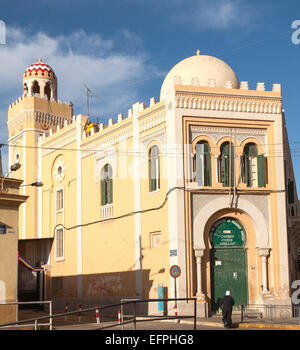 Le Centre de Cordoue, la mosquée centrale de bâtiment conçu par Enrique Nieto 1945, Melilla, en Afrique du Nord, Espagne Banque D'Images