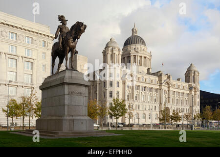Statue d'Edouard V11 et le port de Liverpool Building, Waterfront, Pir Head, l'UNESCO, Liverpool, Merseyside, England, UK Banque D'Images
