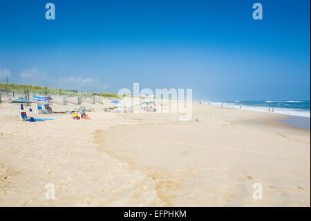 Longue plage de sable dans les Hamptons, Long Island, État de New York, États-Unis d'Amérique, Amérique du Nord Banque D'Images