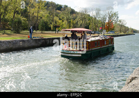 Deux bateaux de paquets vers l'ouest en direction de Buffalo New York Banque D'Images