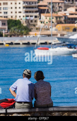 Port de Soller est une base populaire pour la randonnée dans les montagnes de Tramuntana Banque D'Images