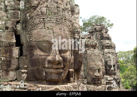 D'énormes visages sculptés dans la pierre, le temple Bayon, Site du patrimoine mondial de l'UNESCO, Angkor, Siem Reap, Cambodge, Indochine, Asie du sud-est Banque D'Images