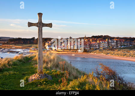 Saint Cuthbert's Cross sur Church Hill et Blackpool au coucher du soleil, Northumberland, Angleterre, Royaume-Uni, Europe Banque D'Images