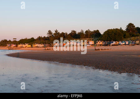 Une vue de cabanes de plage de Wells next the Sea, Norfolk, Angleterre, Royaume-Uni, Europe Banque D'Images