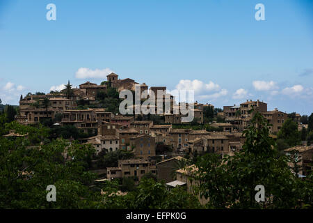 Deia est un petit village situé dans les montagnes Tramuntana sur la côte nord-ouest de Majorque Banque D'Images