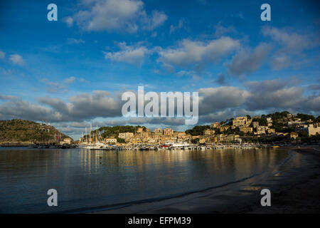 Port de Soller est une base populaire pour la randonnée dans les montagnes de Tramuntana Banque D'Images