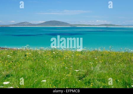 Vue depuis une Mhorain "machair" Aird, Leathann, North Uist, Hébrides extérieures de la plage & Lingeigh Hornais Traigh Traigh, Beinn avec Bhr Banque D'Images