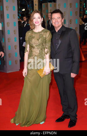 Sienna Guillory arrive sur le tapis rouge pour l'EE British Academy Film Awards le 08/02/2015 au Royal Opera House, Londres. Photo par Julie Edwards Banque D'Images