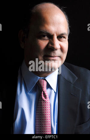 Liaquat Ahamed. Économiste, écrivain kenyan et lauréat du prix Pulitzer et auteur. Portrait à Barcelone Banque D'Images