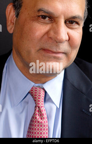 Liaquat Ahamed. Économiste, écrivain kenyan et lauréat du prix Pulitzer et auteur. Portrait à Barcelone Banque D'Images