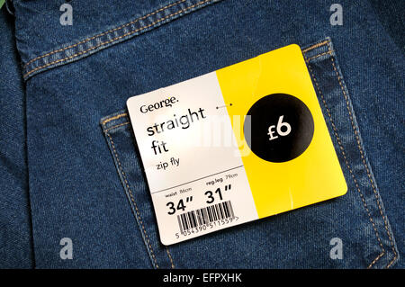 Jeans bon marché acheté à Asda Banque D'Images