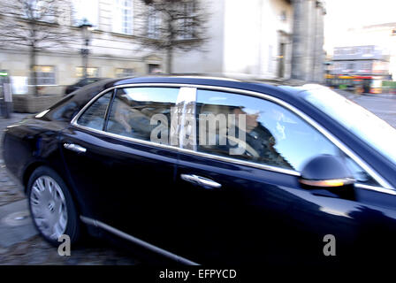 Copenhague, Danemark. 9 Février, 2015. H.M.la reine Margrethe II de Danemark par departinf la voiture de Christianborg (offenlig audiens )à l'auditoire d'accueil officielle aujourd'hui le 8 février 2015. Crédit : François doyen/Alamy Live News Banque D'Images