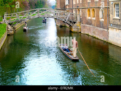 Cambridge, Angleterre, Royaume-Uni. Promenades en barque sur la rivière Cam Banque D'Images