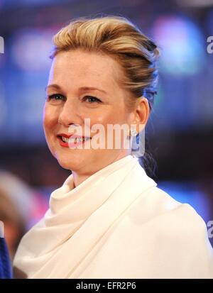 L'actrice Laura Linney nous arrive pour la première de de 'Mr. Holmes' pendant le 65e Festival International du Film de Berlin, Berlinale, à Berlinalepalast à Berlin, Allemagne, le 08 février 2015. Le film est en compétition officielle du festival du film. La Berlinale se déroule du 05 février au 15 février 2015. Photo : Britta Pedersen/dpa Banque D'Images