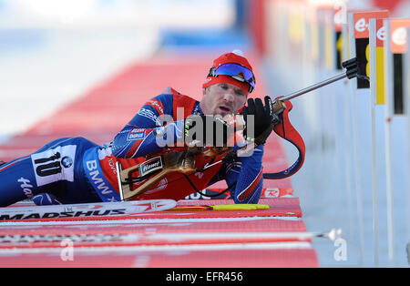 Michal Slesingr République tchèque de shoots pour terminer cinquième dans l'épreuve du 10 km course de sprint en biathlon Coupe du Monde à Nove Mesto, République tchèque gratuit, samedi 7 février 2015. (CTK Photo/Lubos Pavlicek) Banque D'Images