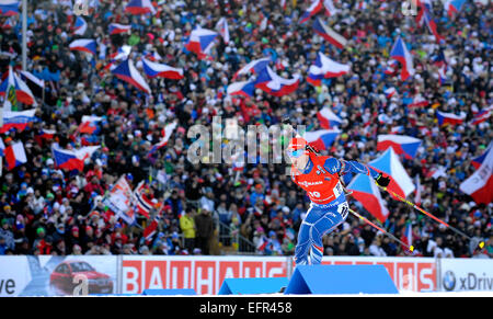 Michal Slesingr République tchèque de ski pour terminer cinquième dans l'épreuve du 10 km course de sprint en biathlon Coupe du Monde à Nove Mesto, République tchèque gratuit, samedi 7 février 2015. (CTK Photo/Lubos Pavlicek) Banque D'Images