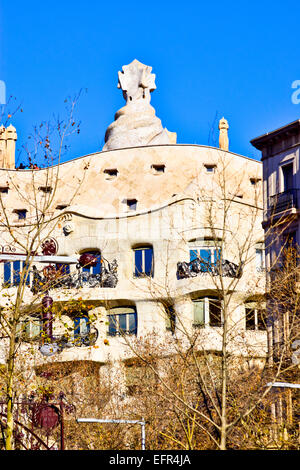 Casa Mila aka La Pedrera, conçu par l'architecte Antoni Gaudi. Barcelone, Catalogne, Espagne. Banque D'Images