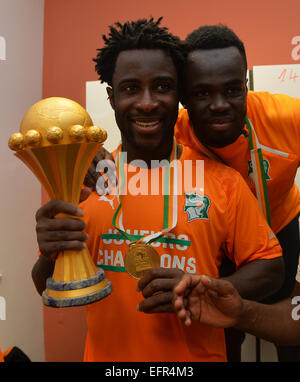 Bata, en Guinée équatoriale. Le 08 février, 2015. Finale de la coupe d'Afrique des nations. Wilfreid Bony avec les lauréats du trophée de l'équipe Côte d'Ivoire a remporté la finale contre le Ghana avec un 9-8 spectaculaire victoire de tirs. Credit : Action Plus Sport/Alamy Live News Banque D'Images