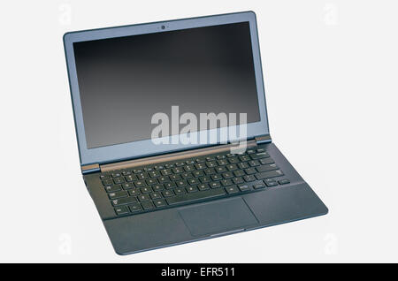 Ordinateur portable ultrabook minces isolées avec deux chemins de détourage, une pour un ordinateur portable pour l'écran. Banque D'Images