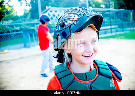 Jeune fille portant kit baseball Banque D'Images