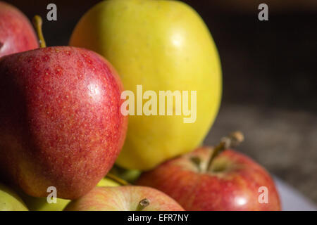 Shot de mixte, red & green apples Banque D'Images