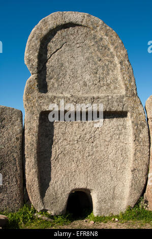 Détails de l'ancien S'Ena nuragiques e Thomes tombe en pierre près de Dorgali, province de Nuoro, Barbagia, Sardaigne, Italie Banque D'Images