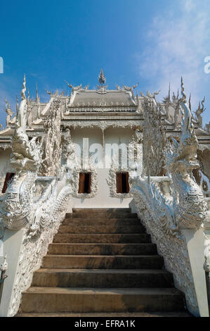 Vue verticale de Wat Rong Khun, le Temple blanc, à Chiang Rai. Banque D'Images