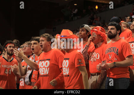 Charlottesville, Virginia, USA. Jan 7, 2015. Virginie fans pendant le jeu 7 janvier 2015, à Charlottesville, Virginie Virginie battu NC State 61-51. © Andrew Shurtleff/ZUMA/Alamy Fil Live News Banque D'Images