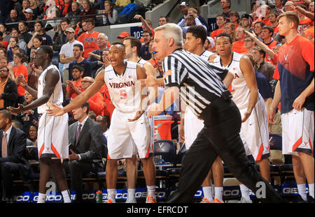 Charlottesville, Virginia, USA. Jan 7, 2015. Banc de Virginie au cours du jeu 7 janvier 2015, à Charlottesville, Virginie Virginie battu NC State 61-51. © Andrew Shurtleff/ZUMA/Alamy Fil Live News Banque D'Images