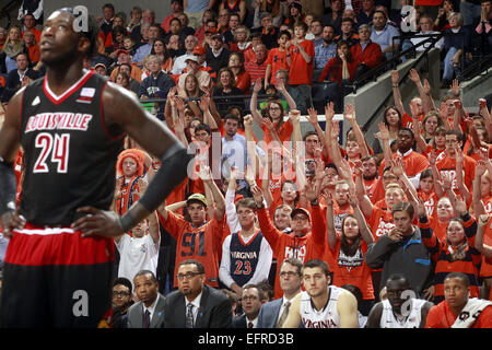 Charlottesville, Virginia, USA. 7 Février, 2015. Virginie fans pendant le jeu le samedi 7 février 2015, à Charlottesville, Virginie Virginie battu Louisville 52-47. © Andrew Shurtleff/ZUMA/Alamy Fil Live News Banque D'Images