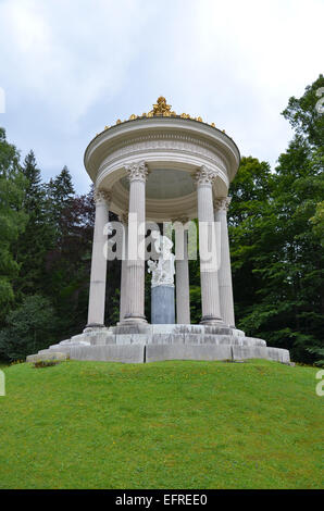 Vue sur le Temple de Vénus dans le parc dans le château de Linderhof Banque D'Images