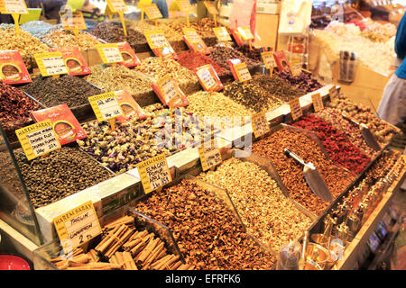 Marché aux épices, Bazar égyptien, des plats traditionnels turcs, Istanbul, Turquie Banque D'Images