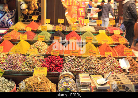 Marché aux épices, Bazar égyptien, des plats traditionnels turcs, Istanbul, Turquie Banque D'Images