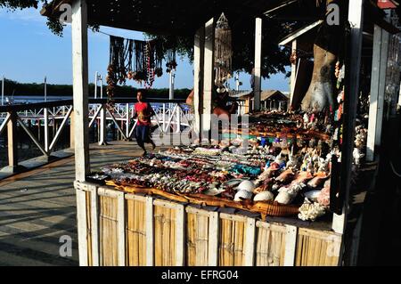 De l'artisanat- port de Puerto Pizarro. Ministère de Tumbes .PÉROU Banque D'Images