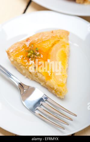 Poires au four frais maison dessert tarte tarte gâteau Banque D'Images