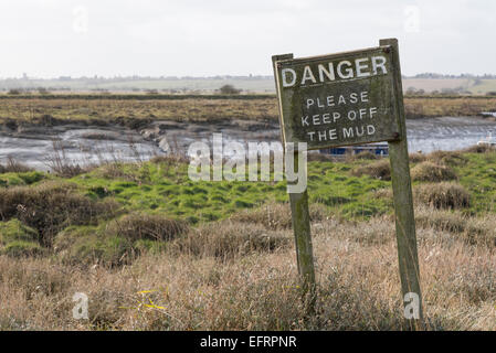 Un signe d'avertissement du danger de boue à Vange Creek, Essex Banque D'Images