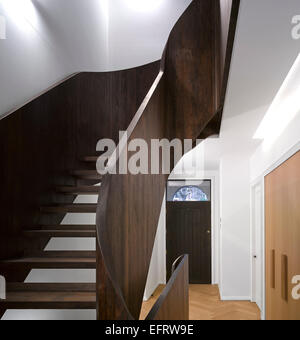 St Johns' Verger, Londres, Royaume-Uni. Architecte : John Smart architectes, 2013. Escalier. Banque D'Images