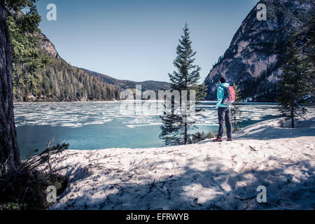 Lago di Braies alias Pragser Wildsee en Tyrol du Sud, Italie Banque D'Images