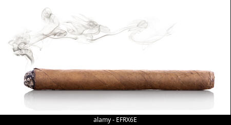 Fumeurs de cigares havane isolé sur fond blanc Banque D'Images