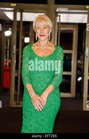 Berlin, Ca, de l'Allemagne. Feb 9, 2015. Helen Mirren en or .femme .premiere édition du Festival International du Film de Berlin .Berlin, Allemagne 09 février 2015 ., Crédit : Roger Harvey/Globe Photos/ZUMA/Alamy Fil Live News Banque D'Images