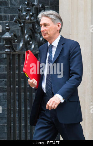 Londres, 10 février 2015. Les ministres arrivent à la réunion hebdomadaire du cabinet au 10 Downing Street. Sur la photo : Philip Hammond, le Ministre des affaires étrangères. Crédit : Paul Davey/Alamy Live News Banque D'Images