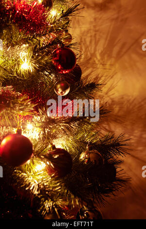 Décorations de l'arbre de Noël traditionnel Banque D'Images