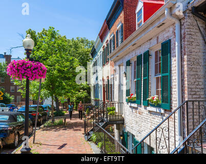 Maisons sur la 30th St NW dans le centre-ville de Georgetown, Washington DC, USA Banque D'Images