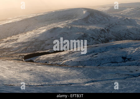 Fan Fawr vers le coucher du soleil à partir du maïs, du parc national de Brecon Beacons, Powys, Wales, UK Banque D'Images