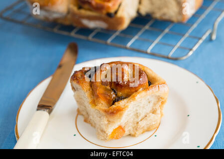 Brioches swirl marmelade / chelsea buns. Banque D'Images