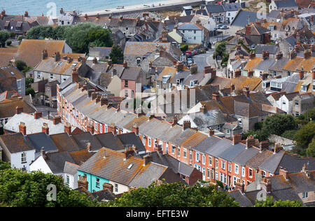 Vue depuis le sommet de Portland. Dirigez-vous vers le bas sur le traditionnel terrasses et autres types de logements avec la plage au-delà Banque D'Images