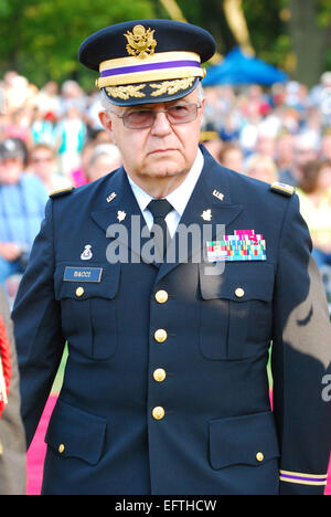 Récipiendaire de la médaille d'honneur Le s.. Ryan M. Pitts parle lors de la cérémonie d'ouverture mur en mouvement, le Vietnam Veterans Memorial, à Berwyn, il comprend : le Colonel Ron Bacci Où : Berwyn, Illinois, United States Quand : 08 août 2014 Banque D'Images