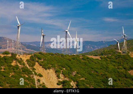 Moulins électriques sur les collines du sud de l'Espagne Banque D'Images