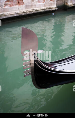 Bow gondole extrémité. Venise, Italie Banque D'Images